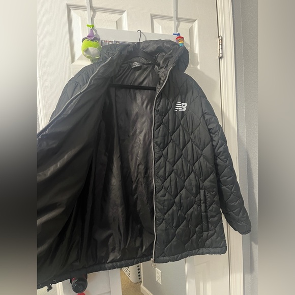 New Balance puffer jacket
Size XL Black zip up - Picture 2 of 5